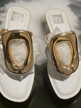Dolce Vita, White Jameson Sandals featuring a distinctive Gold Hardware Sz